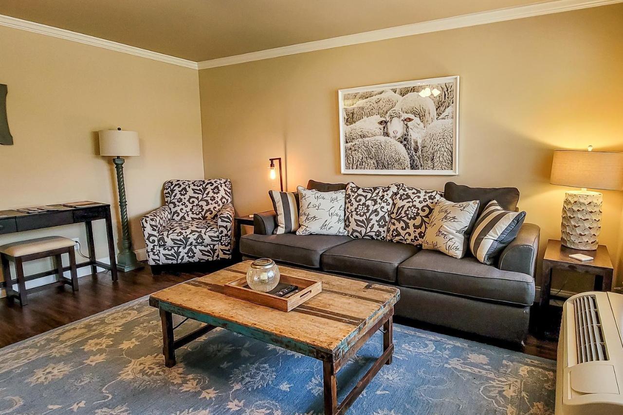 Little River Loft & Riverfront Gem Townsend Room photo