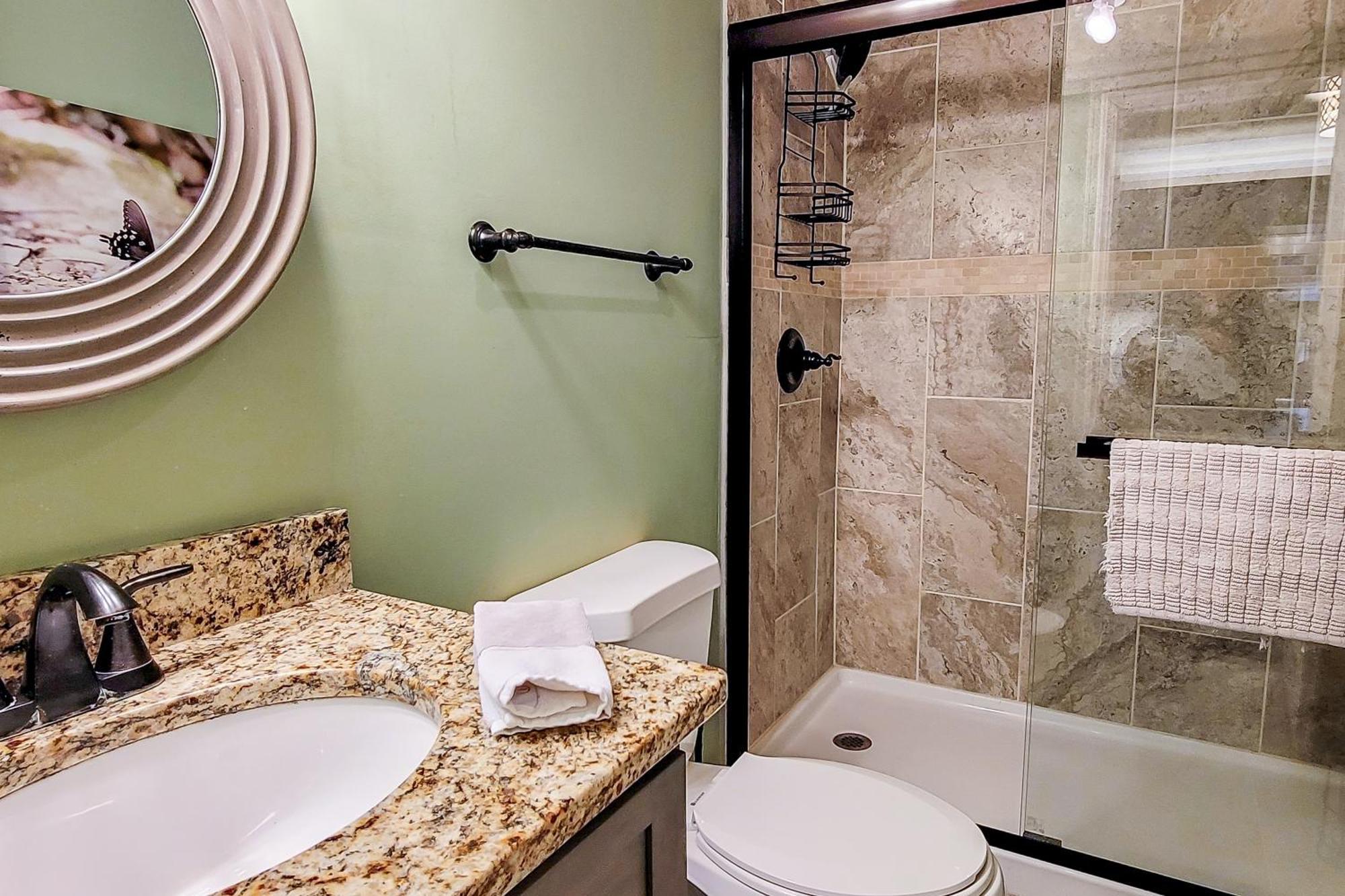 Little River Loft & Riverfront Gem Townsend Room photo